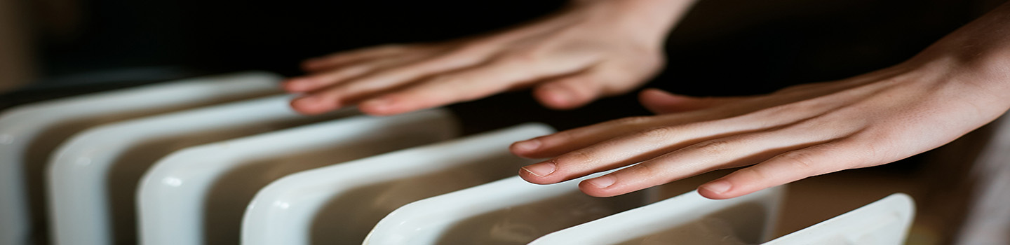 Hands over the radiator. Warm battery.