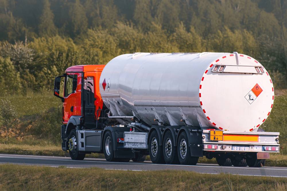 Benefits Of Working With Commercial Fuel Delivery Services